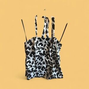 Cache NWT Black and Grey Halter Top Women’s Size Small Cheetah Leopard Print